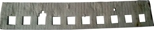 Wärmedämmung aus weißem Material mit mehreren rechteckigen Ausschnitten, geeignet für Brennerplatten, von der Marke Wolf.